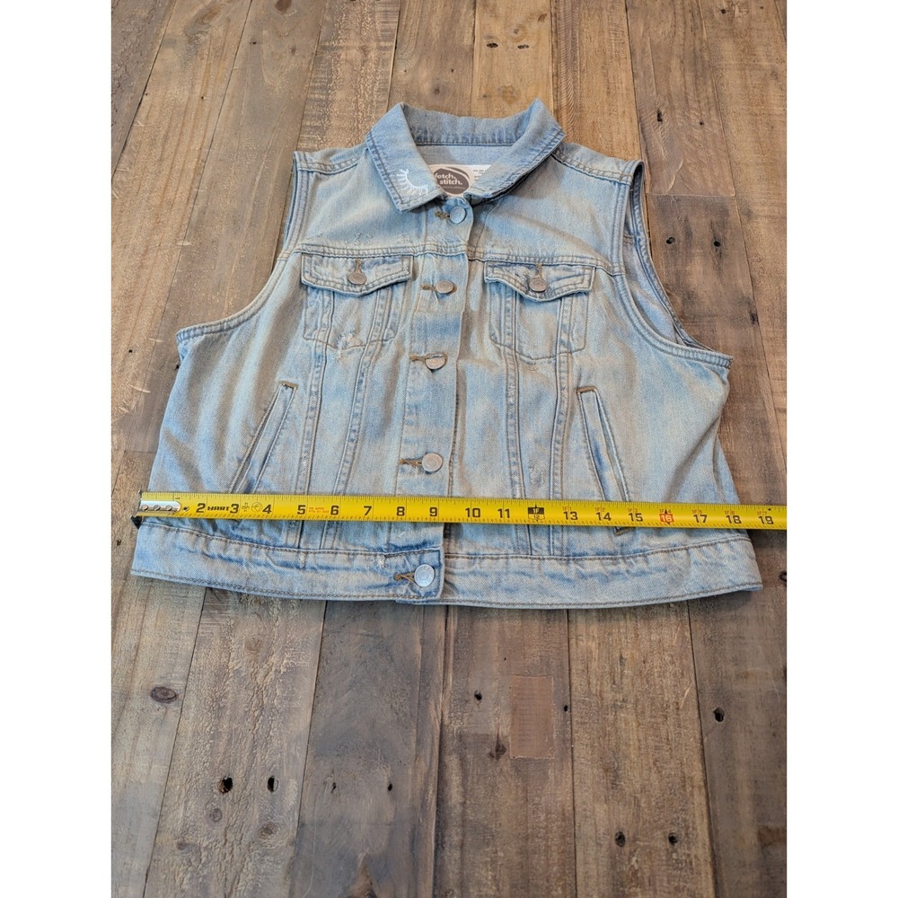 Old Navy Denim Vest Dolly Embroidered Light Wash with Pockets Womens Large - Picture 6 of 10